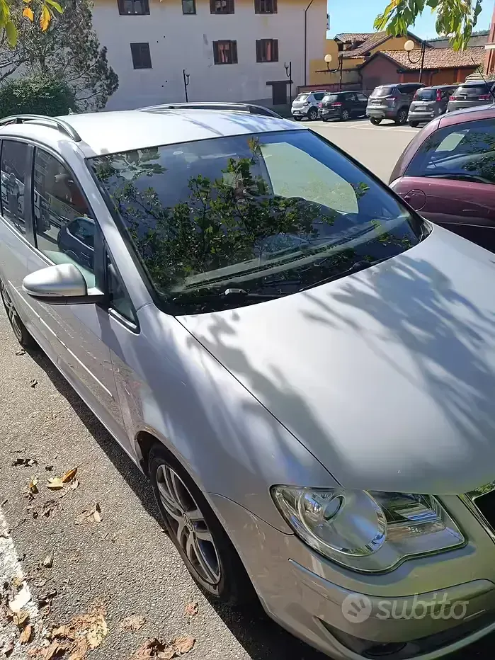 Usata VW Touran 105 CV (77 kW) 2010 Grigio Monovolume