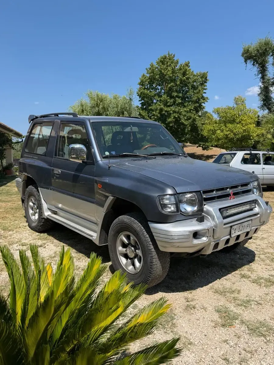Usata Mitsubishi Pajero Top 99 CV (72 kW) 1998 Grigio SUV