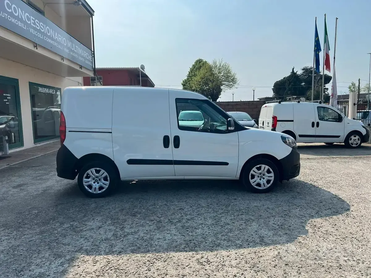 Usata Fiat Doblò Lounge 95 CV (69 kW) 2020 Bianco Monovolume