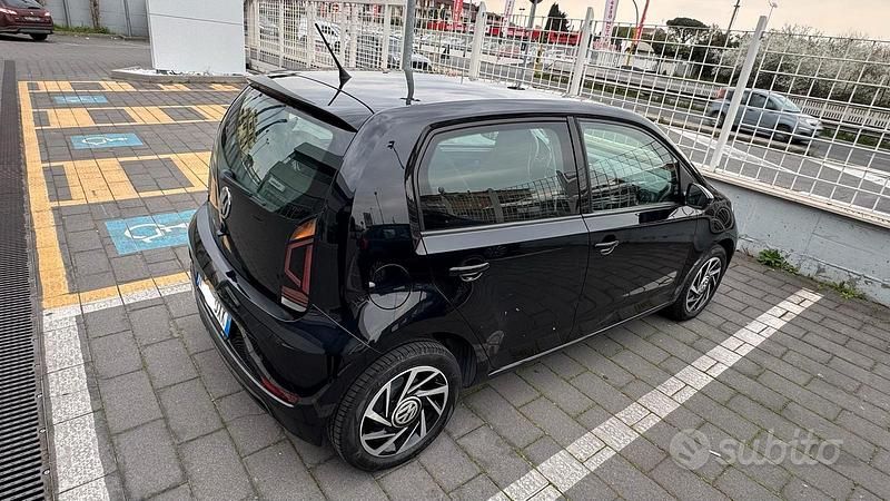 Usata VW up! Move 60 CV (44 kW) 2019 Nero Utilitaria