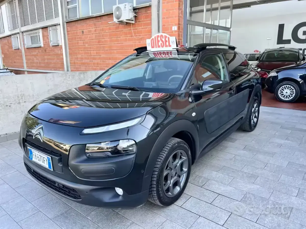 Usata Citroën C4 Shine 99 CV (72 kW) 2017 Nero SUV