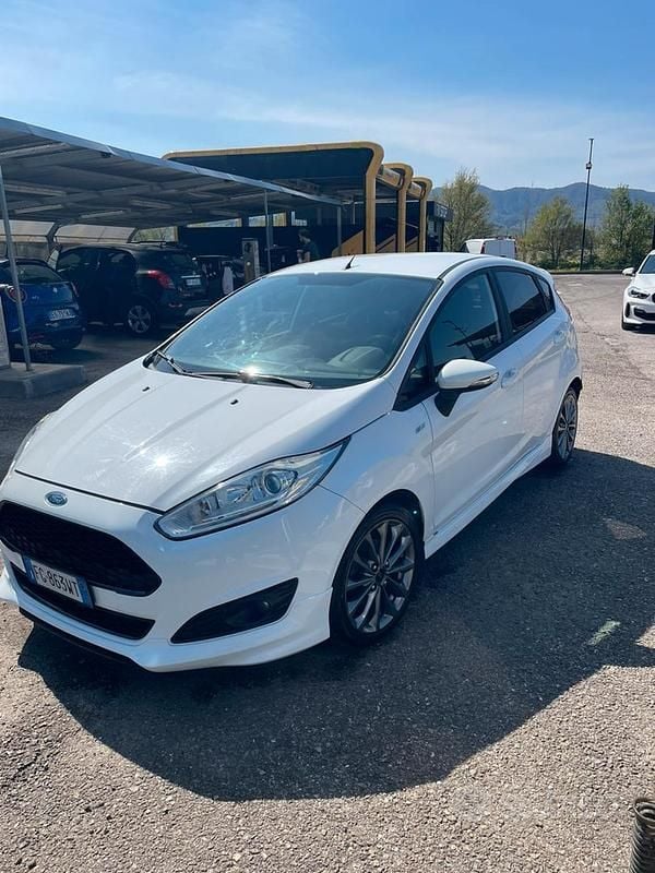 Usata Ford Fiesta ST-Line 75 CV (55 kW) 2017 Bianco Berlina