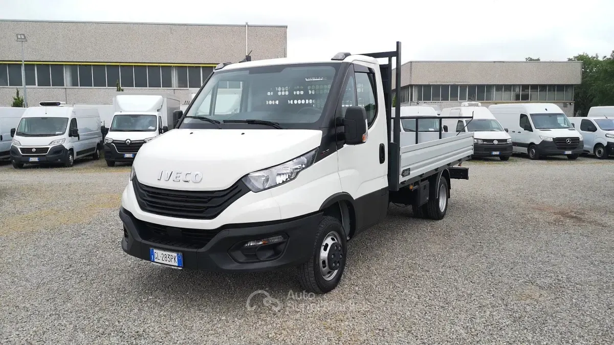 Usata Iveco Daily 175 CV (128 kW) 2022 Bianco Berlina