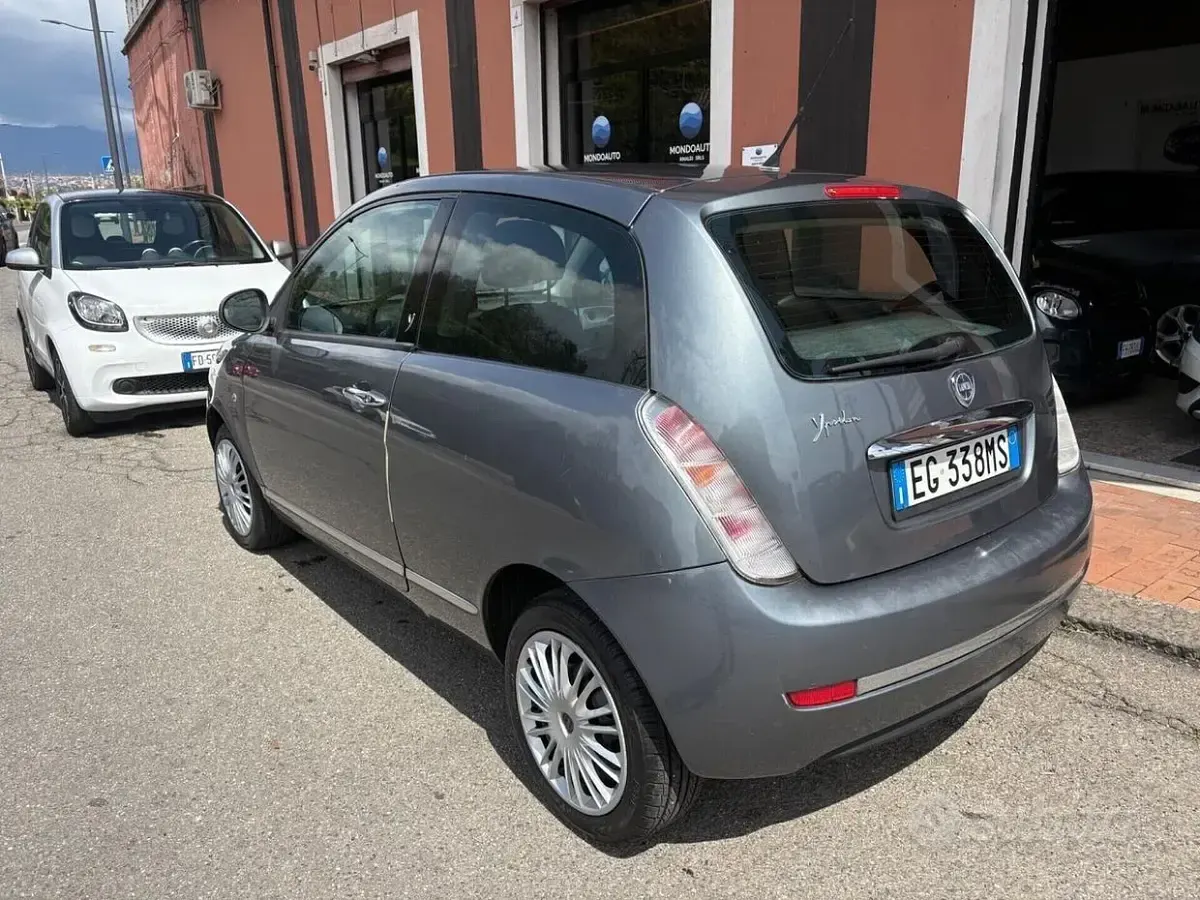 Usata Lancia Ypsilon Platinum 75 CV (55 kW) 2011 Grigio Utilitaria