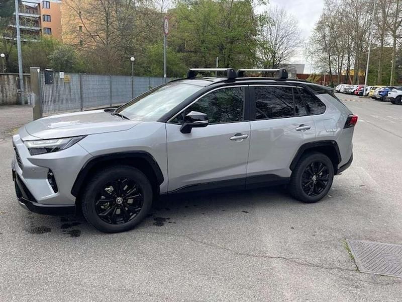 Usata Toyota RAV4 Hybrid Style 185 CV (136 kW) 2023 Argento SUV