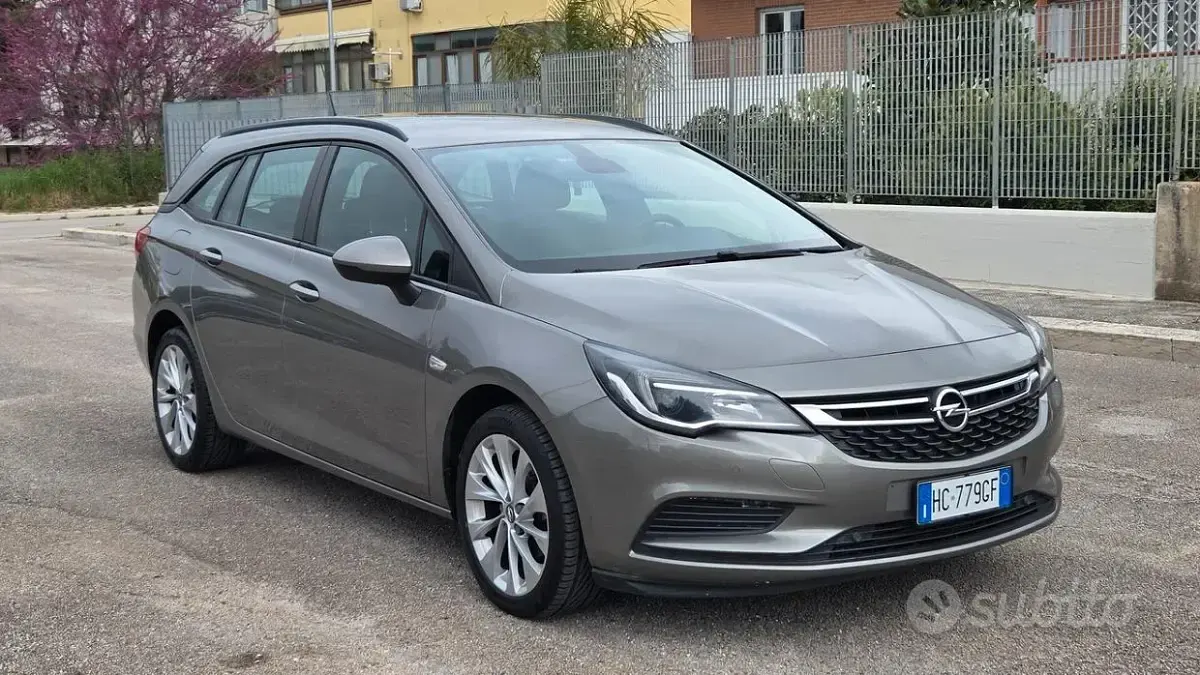 Usata Opel Astra Innovation 105 CV (77 kW) 2017 Grigio Station wagon