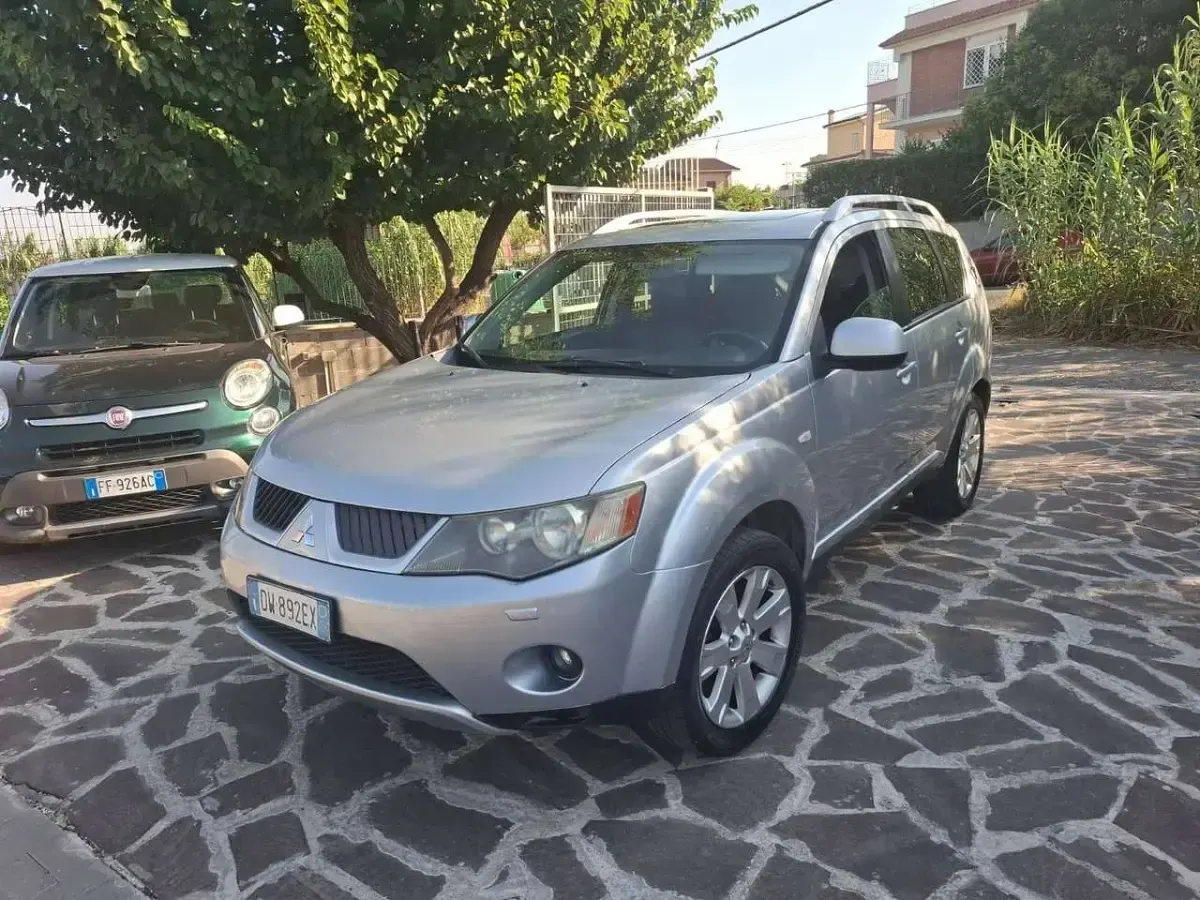 Usata Mitsubishi Outlander Instyle 156 CV (114 kW) 2009 Grigio SUV