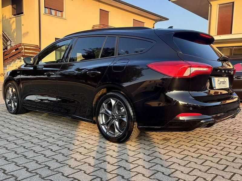 Usata Ford Focus ST-Line 125 CV (91 kW) 2021 Nero Station wagon