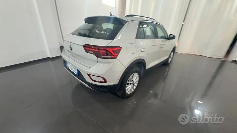 Usata VW T-Roc Life 110 CV (80 kW) 2022 Grigio SUV