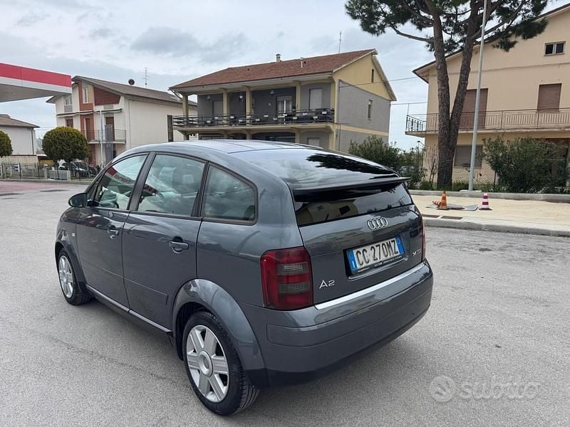 Usata Audi A2 74 CV (54 kW) 2003 Grigio Utilitaria