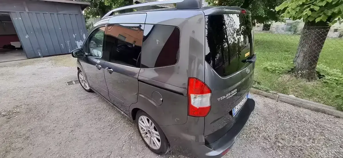 Usata Ford Tourneo 75 CV (55 kW) 2017 Monovolume