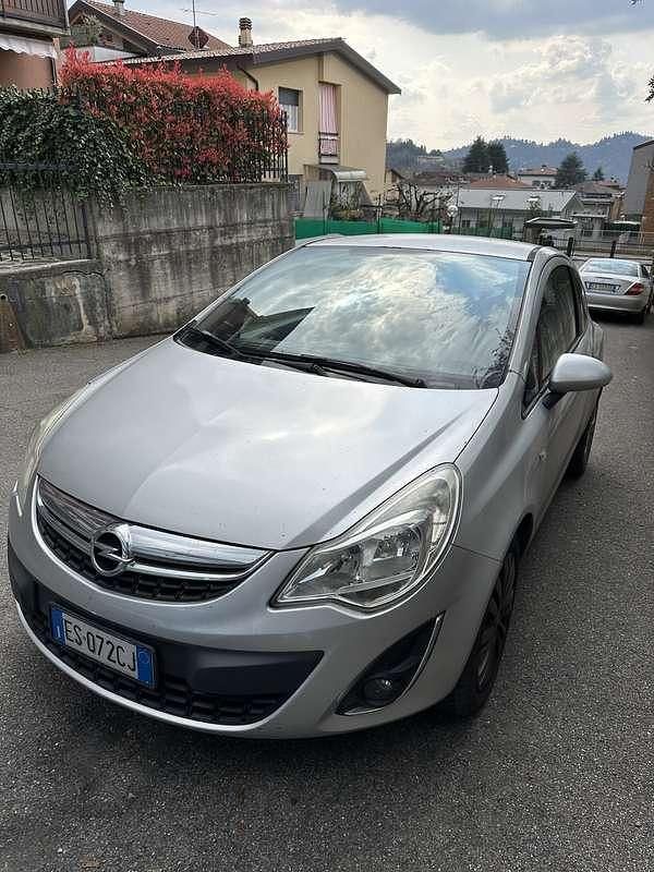 Usata Opel Corsa Edition 86 CV (63 kW) 2013 Utilitaria