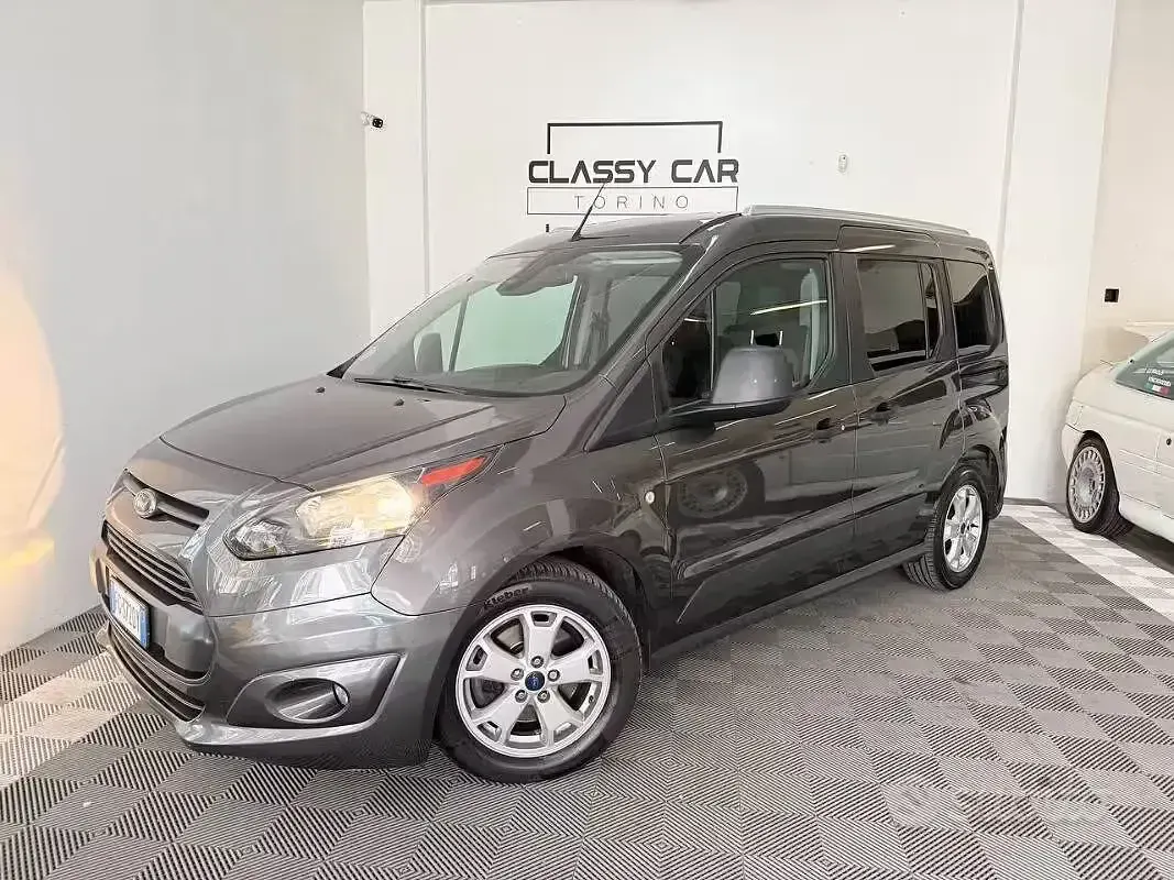 Usata Ford Tourneo 101 CV (74 kW) 2017 Grigio Monovolume