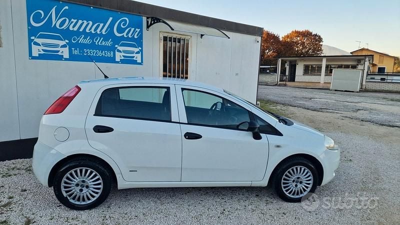 Usata Fiat Grande Punto Active 75 CV (55 kW) 2007 Bianco Utilitaria