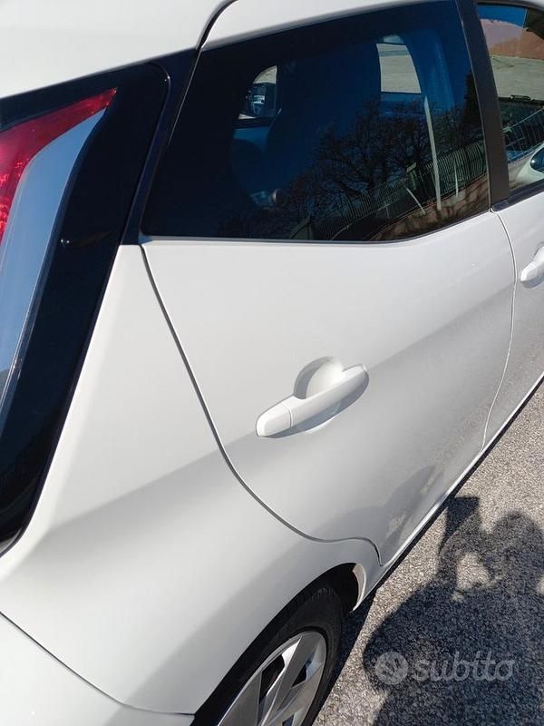 Usata Toyota Aygo X-cite 69 CV (50 kW) 2014 Bianco Utilitaria