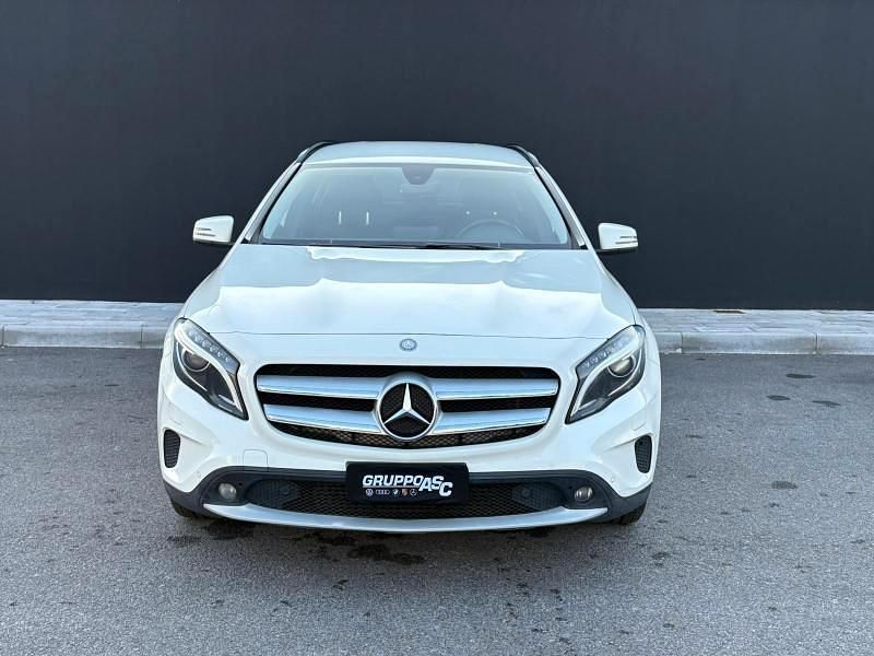 Usata Mercedes GLA200 136 CV (100 kW) 2016 Bianco SUV