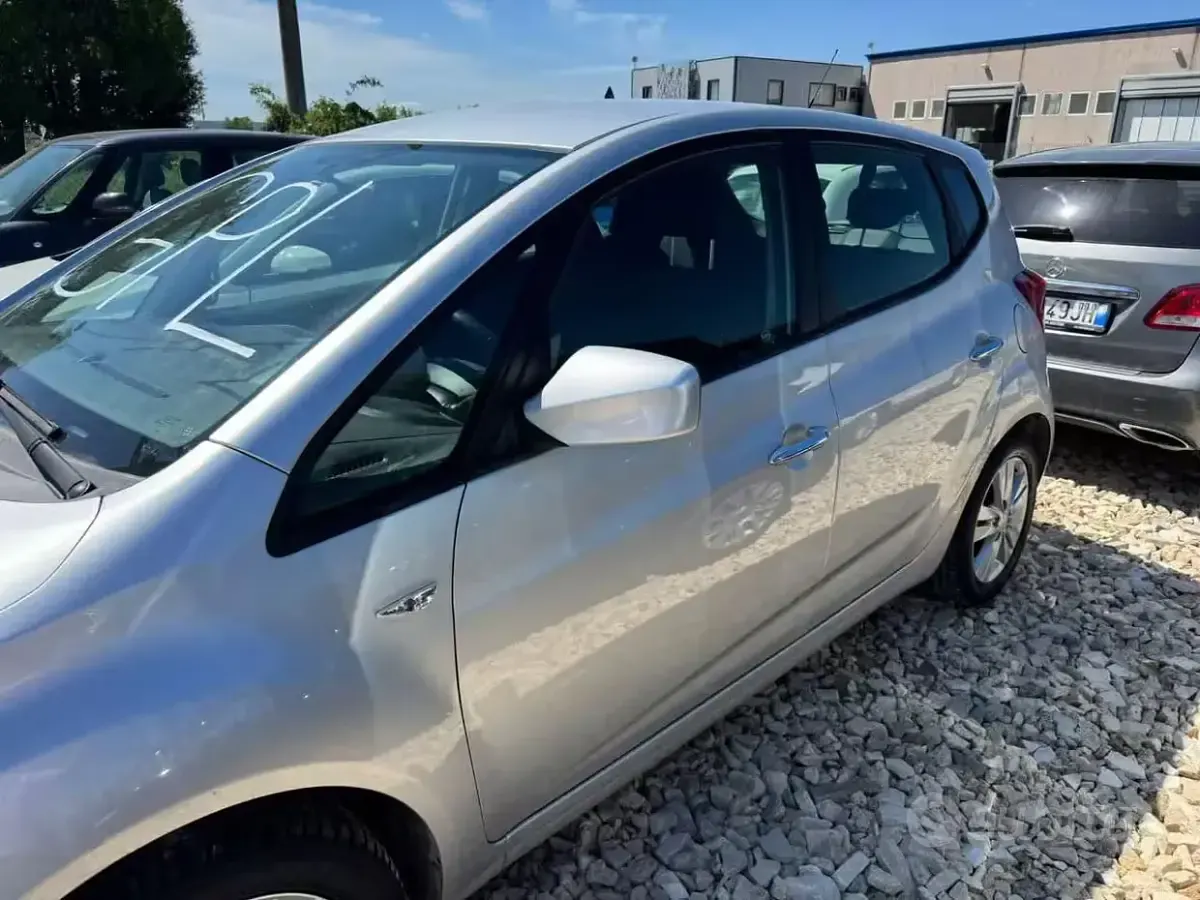 Usata Hyundai ix20 Comfort 90 CV (66 kW) 2012 Grigio Utilitaria