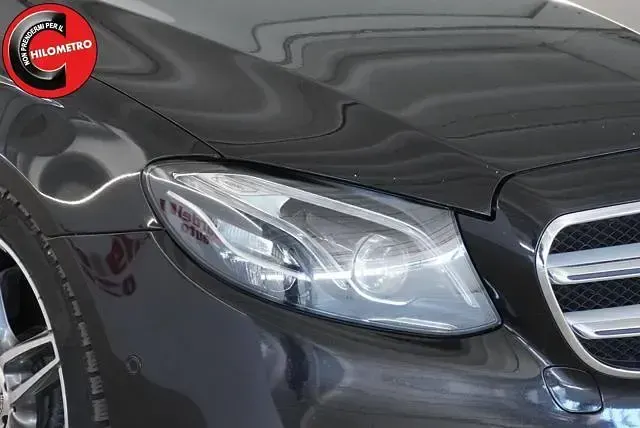 Usata Mercedes E220 Premium Plus 194 CV (142 kW) 2019 Nero Station wagon