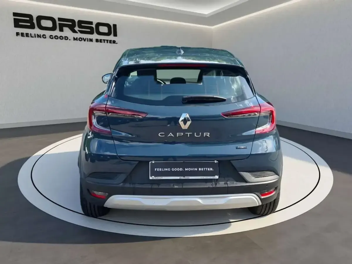 Usata Renault Captur Evolution 94 CV (69 kW) 2023 Bic. blu marine/tetto grigio SUV