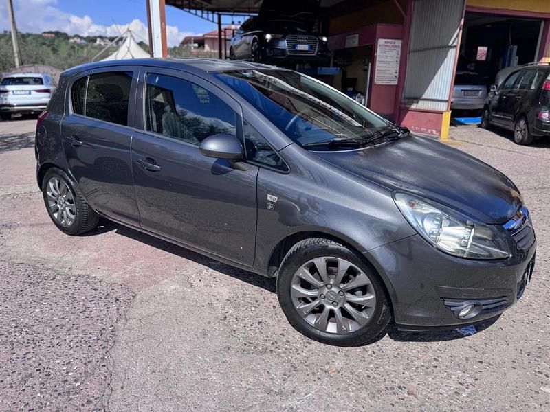 Usata Opel Corsa Edition 75 CV (55 kW) 2010 Grigio Utilitaria