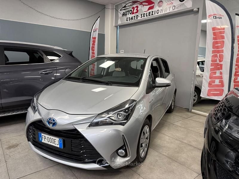 Usata Toyota Yaris Hybrid Active 73 CV (53 kW) 2018 Grigio Berlina