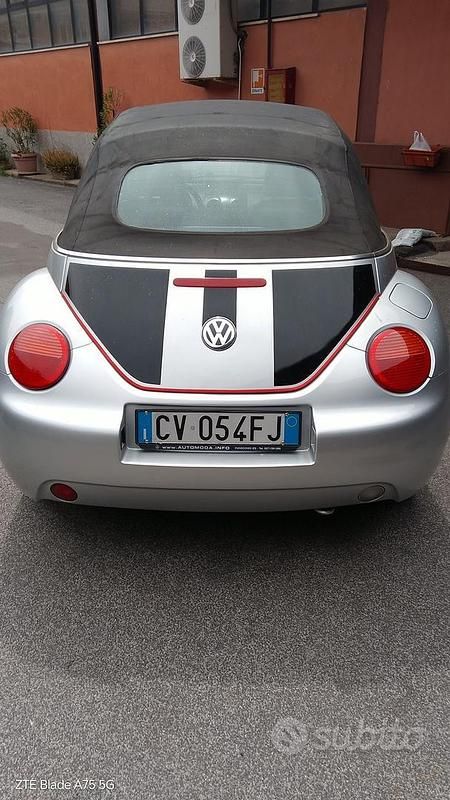 Usata VW New Beetle 101 CV (74 kW) 2004 Grigio Utilitaria