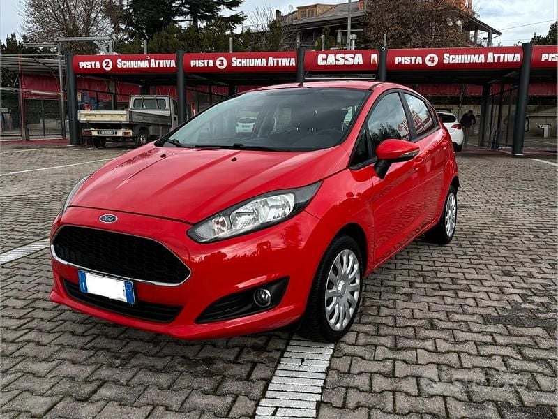 Rosso Usata 2016 Ford Fiesta Berlina | 4700 € (Super prezzo) - Immagine 1/4