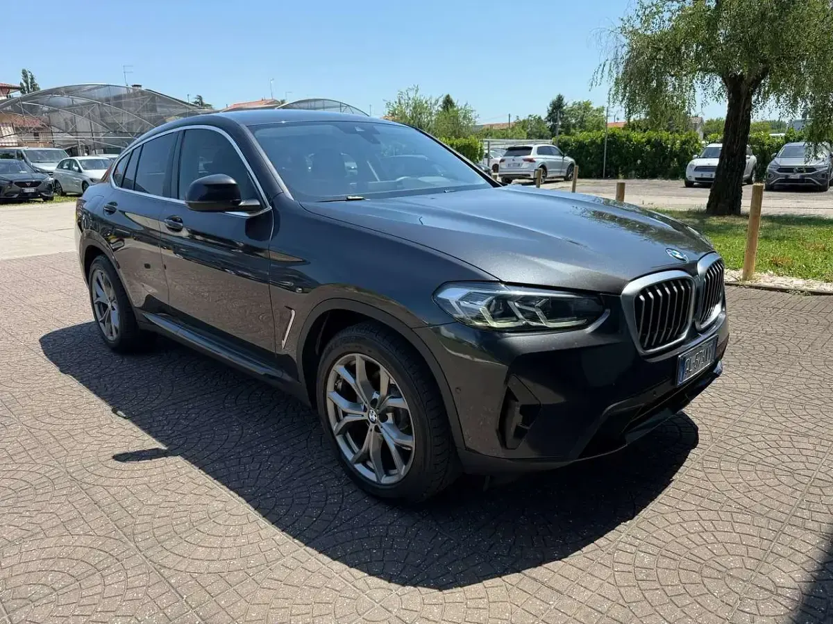 Usata BMW X4 Efficient Dynamics 190 CV (139 kW) 2022 Grigio SUV