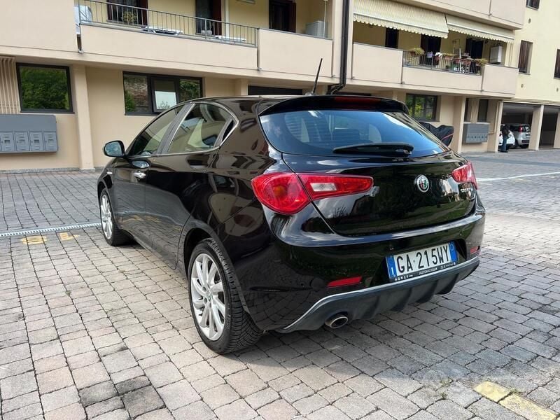Nero Usata 2021 Alfa Romeo Giulietta Utilitaria | 15.000 € (Buon prezzo) - Immagine 1/4