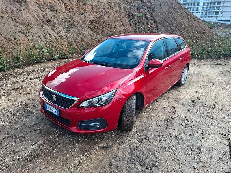 Usata Peugeot 308 GT-line 130 CV (95 kW) 2020 Rosso Station wagon