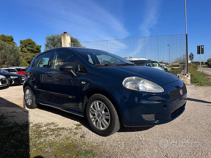 Usata Fiat Grande Punto 75 CV (55 kW) 2011 Blu Utilitaria
