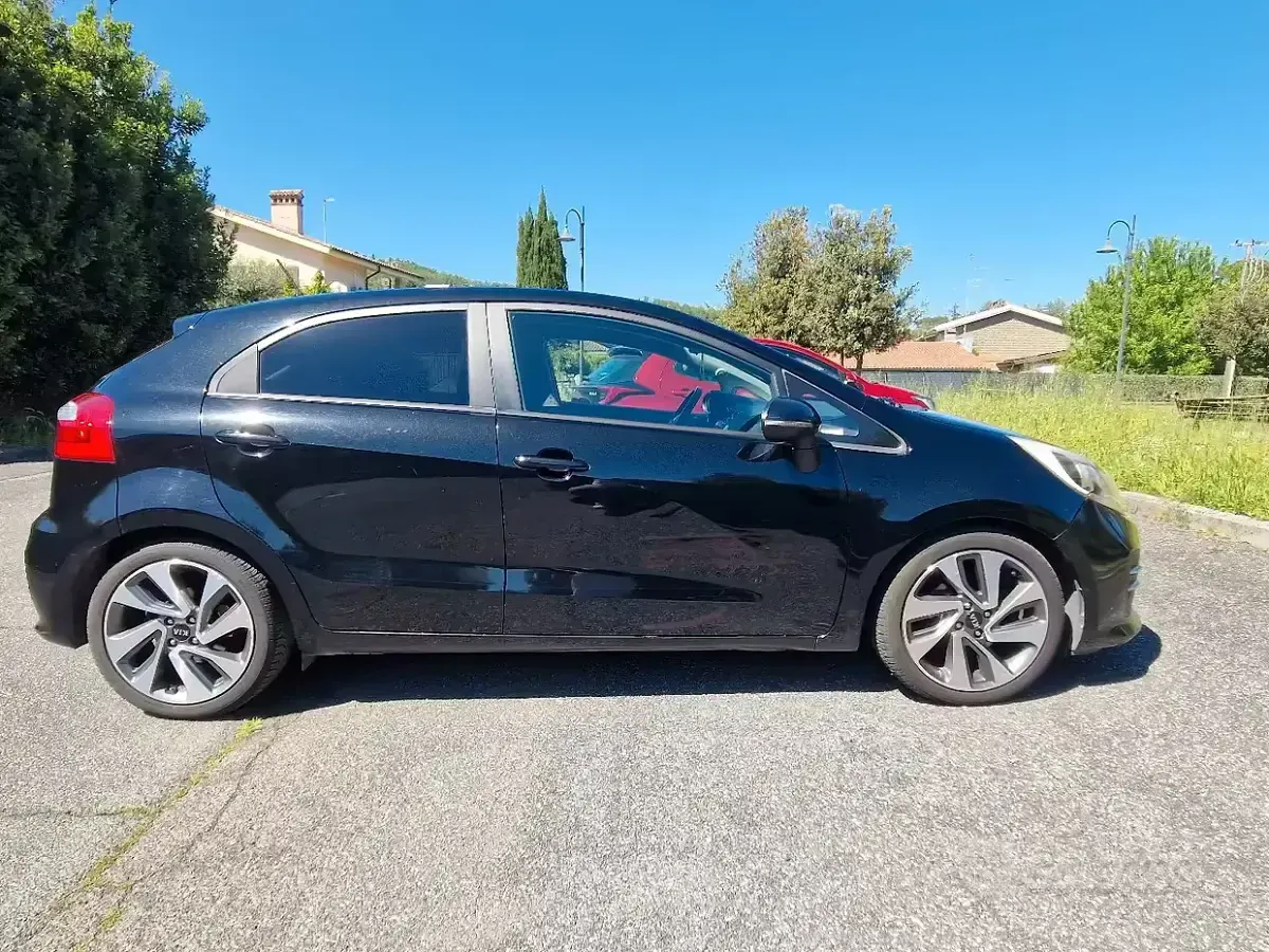 Usata Kia Rio 90 CV (66 kW) 2015 Nero Berlina