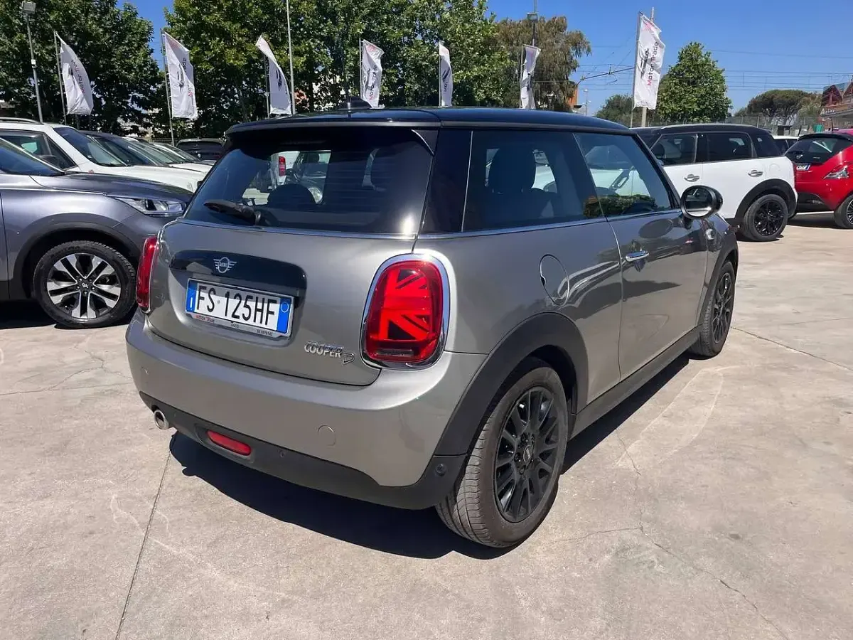 Usata Mini Cooper D 116 CV (85 kW) 2019 Grigio Utilitaria