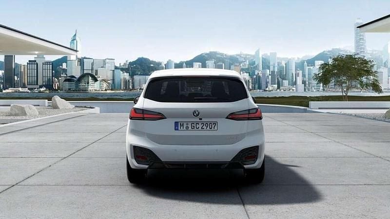 Usata BMW 218 Active Tourer Comfort Edition 150 CV (110 kW) 2024 Alpin white pastello Monovolume