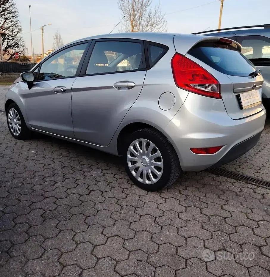 Gebraucht Ford Fiesta Titanium 82 PS (60 kW) 2011 Grau Limousine