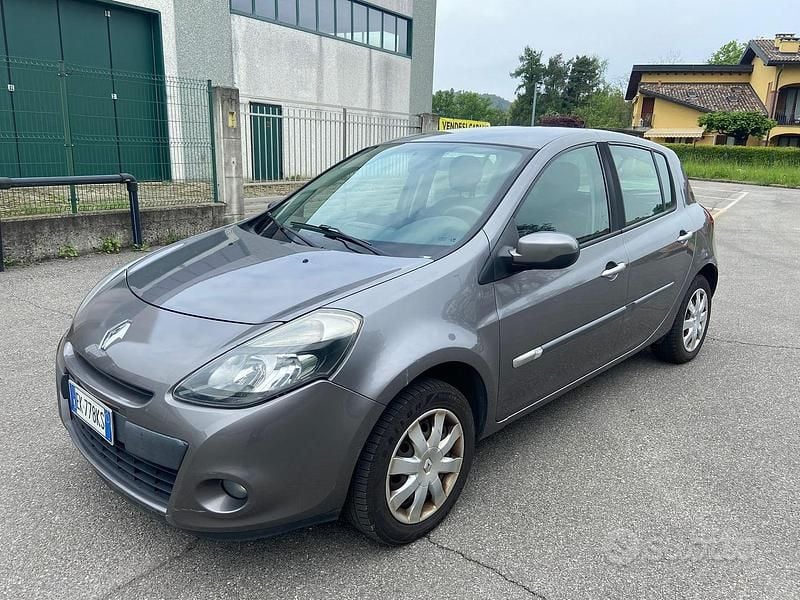 Usata Renault Clio II 75 CV (55 kW) 2011 Grigio Berlina
