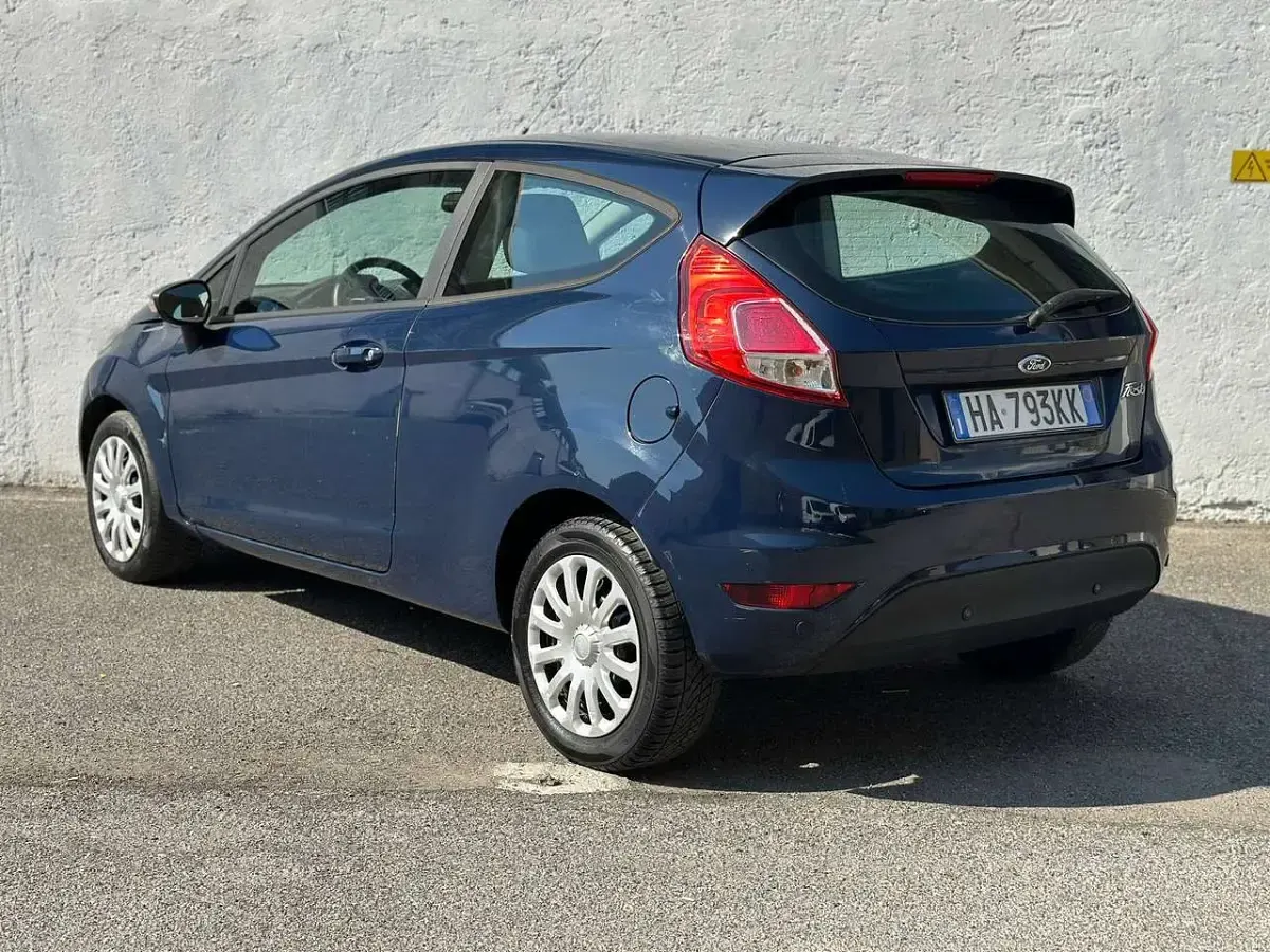 Usata Ford Fiesta 95 CV (69 kW) 2015 Blu/azzurro Utilitaria
