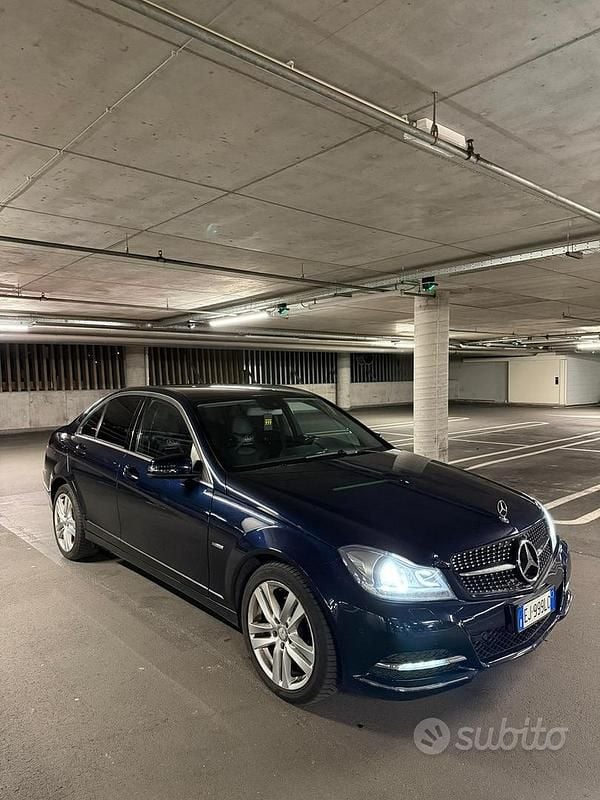 Usata Mercedes C220 170 CV (125 kW) 2011 Blu Berlina