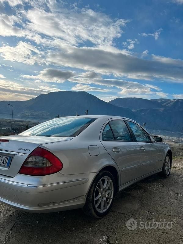 Usata Mercedes E320 224 CV (164 kW) 2006 Grigio Berlina