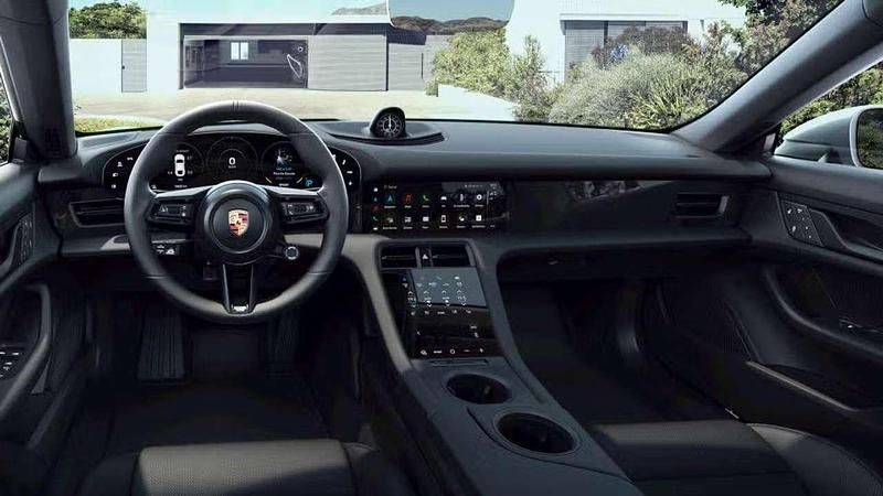 Usata Porsche Taycan 139 kW (190 CV) 2023 Argento Berlina