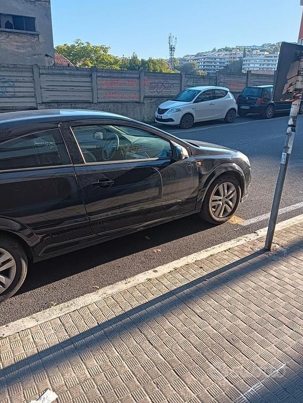 Usata Opel Astra 90 CV (66 kW) 2008 Nero Utilitaria