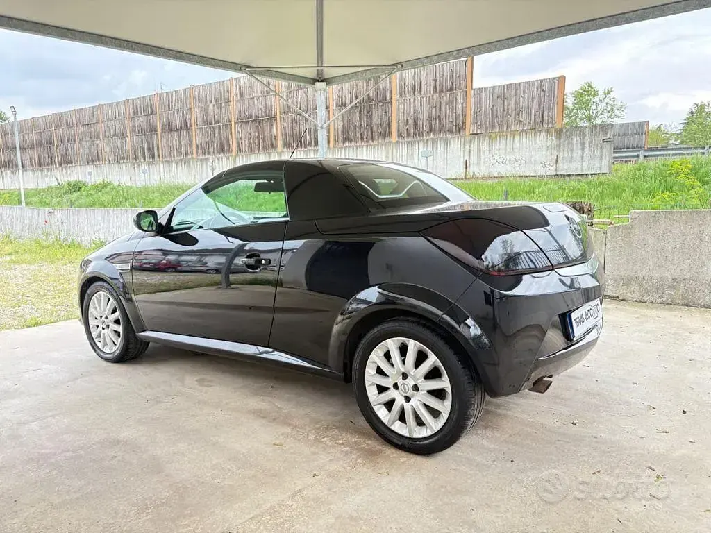 Usata Opel Tigra 90 CV (66 kW) 2005 Nero Cabrio