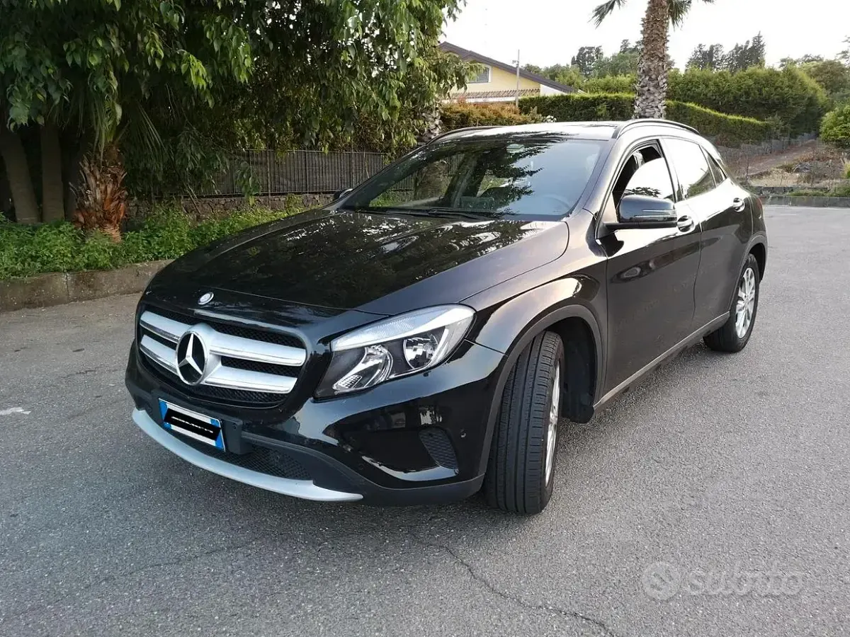 Usata Mercedes GLA200 156 CV (114 kW) 2016 Nero SUV