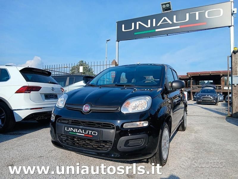 Usata Fiat Panda Lounge 69 CV (50 kW) 2020 Nero Berlina