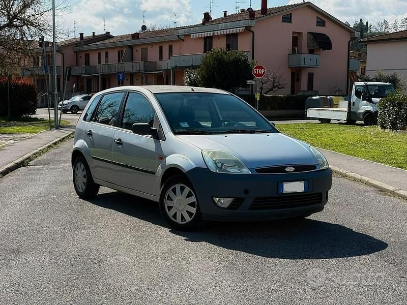 Usata Ford Fiesta 2004 Grigio Utilitaria