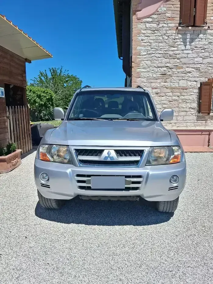 Usata Mitsubishi Pajero 115 CV (84 kW) 2005 Grigio SUV