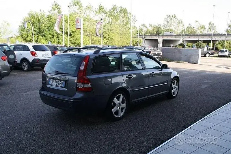 Usata Volvo V50 Kinetic 136 CV (100 kW) 2004 Grigio Station wagon
