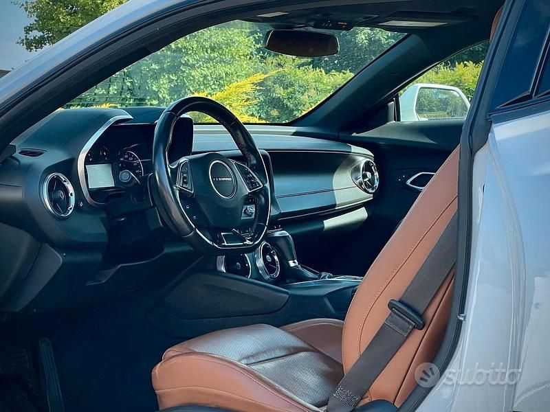 Usata Chevrolet Camaro 340 CV (250 kW) 2019 Bianco Coupé