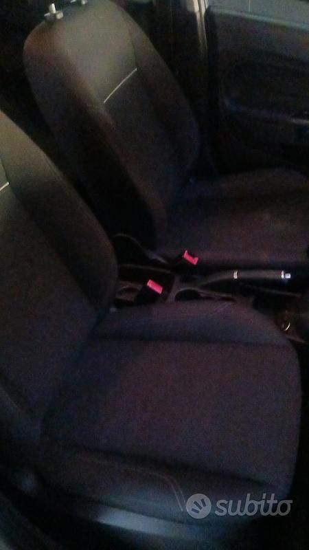 Usata Ford Fiesta 75 CV (55 kW) 2016 Grigio Utilitaria