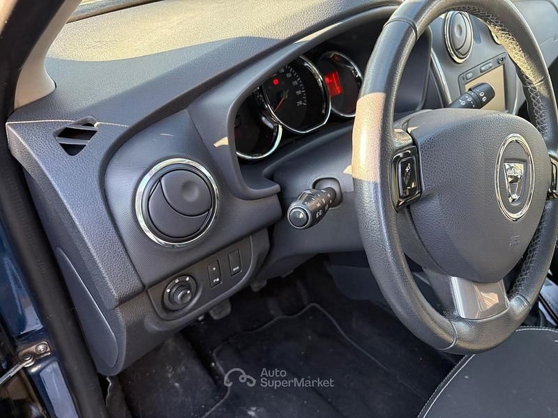Usata Dacia Logan MCV Lauréate 90 CV (66 kW) 2015 Blu Berlina